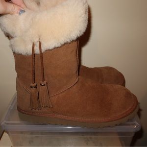 Ugg womens Chestnut Boot Sheepskin Trimmed with Tassels